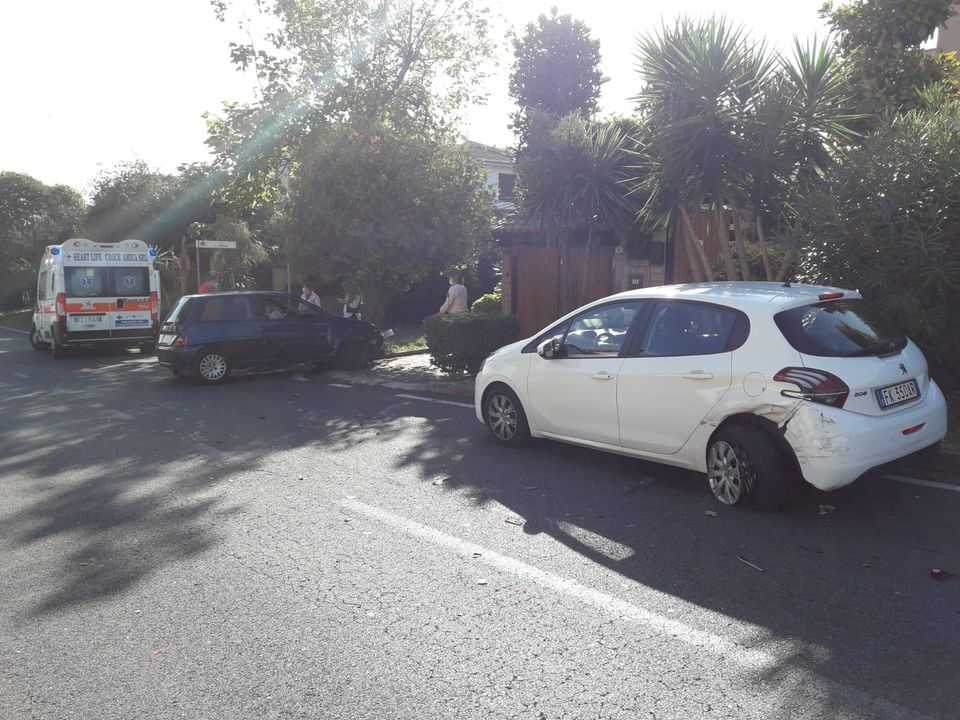 auto danneggiate ambulanza valcanneto auto danneggiate ambulanza valcanneto
