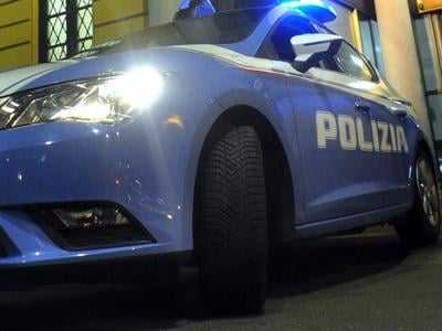 auto polizia notte auto polizia notte