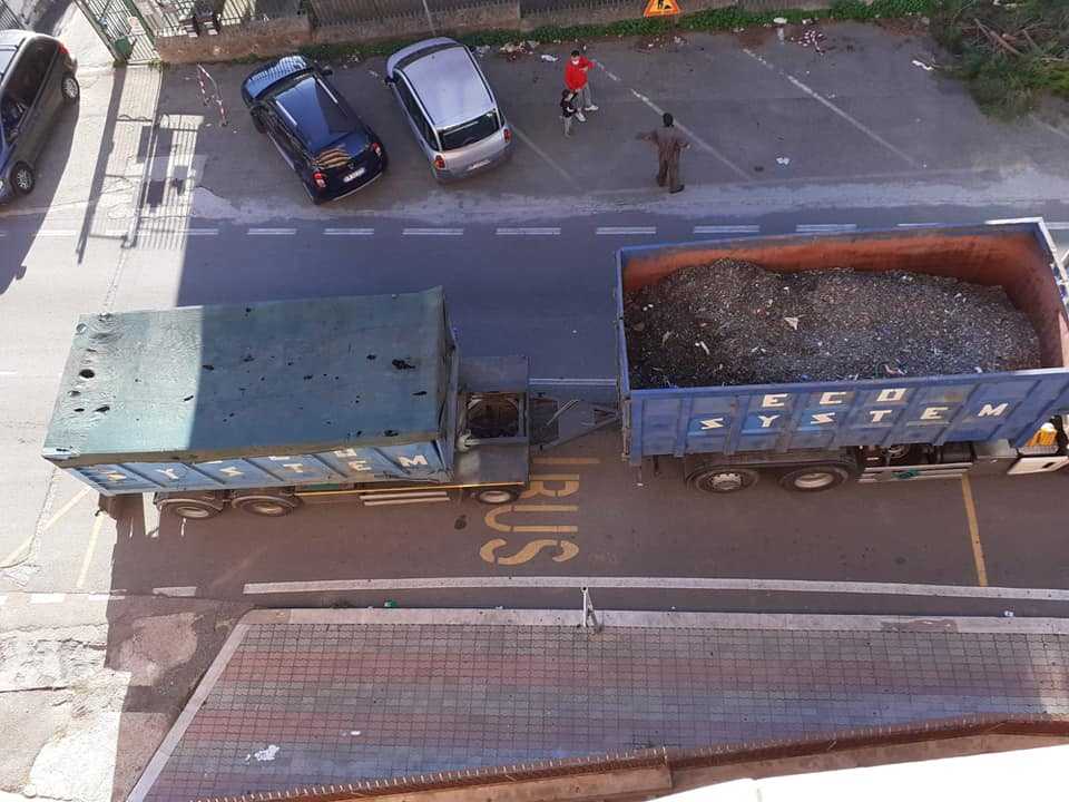 camion rifiuti terme traiano civitavecchia camion rifiuti terme traiano civitavecchia