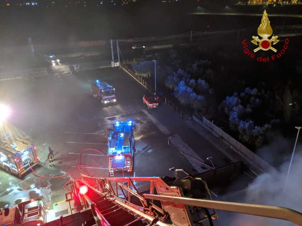 incendio carabetta cerveteri vvf vigili fuoco pompieri 1 incendio carabetta cerveteri vvf vigili fuoco pompieri 1