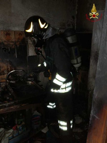 incendio cucina farnesiana vigili fuoco pompieri vvf (1)