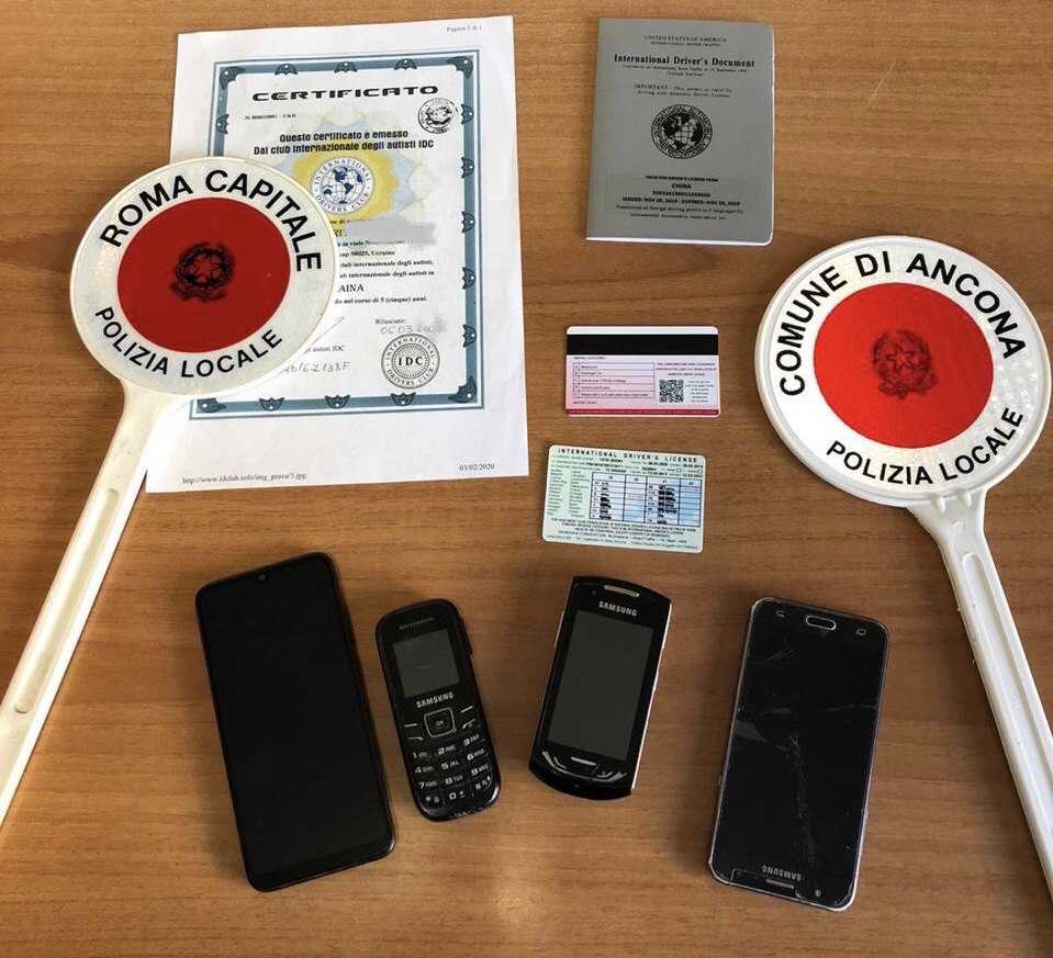 polizia roma capitale smantellata base di contraffazione di patenti di guida