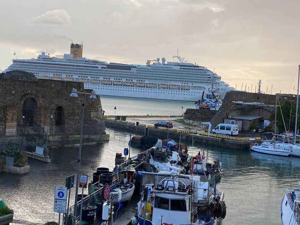 porto civitavecchia darsena navi 2