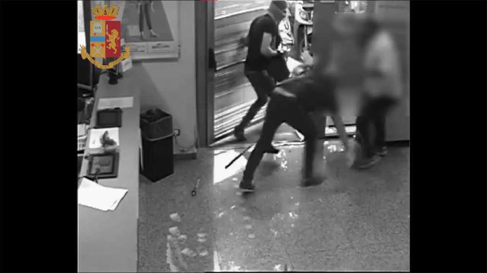 rapina banca polizia rapina banca polizia