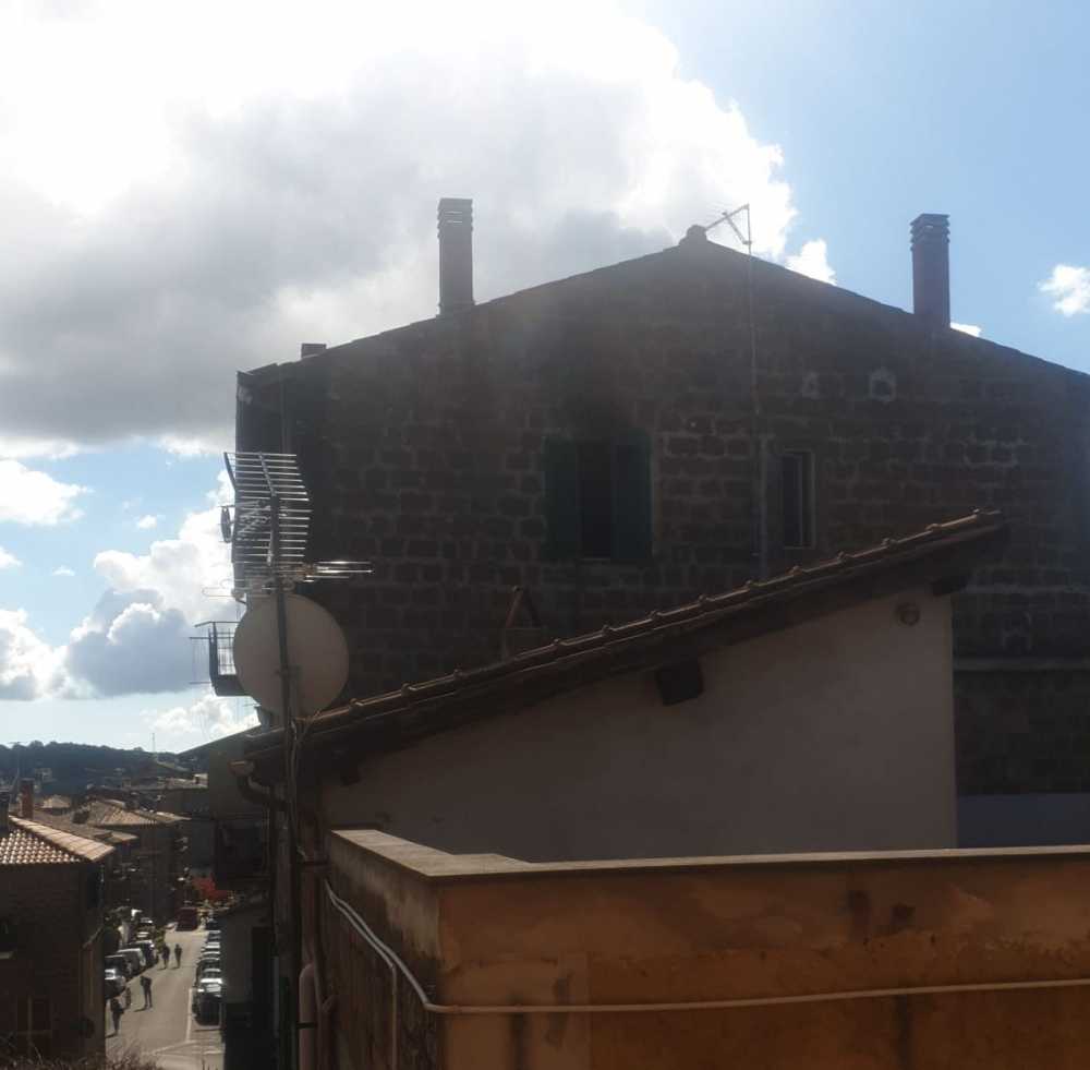 vejano casa brucia vejano casa brucia