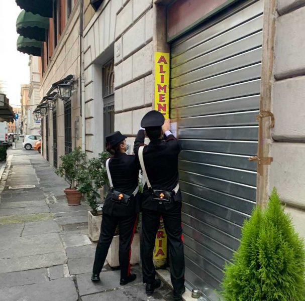 CENTRO - Primi locali chiusi dai Carabinieri dopo l'entrata in vigore del nuovo DPCM (1)