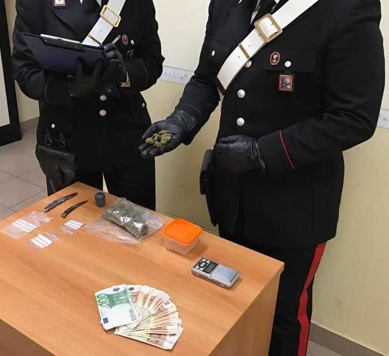 PROVINCIALE – Parte della droga sequestrata dai Carabinieri PROVINCIALE - Parte della droga sequestrata dai Carabinieri
