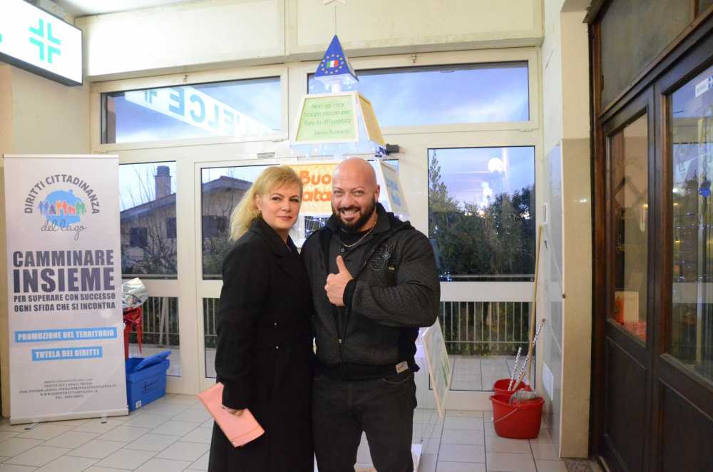albero di natale Diritti Cittadinanza Del Lago Riciclago Anguillara Sabazia Ponton elce albero di natale Diritti Cittadinanza Del Lago Riciclago Anguillara Sabazia Ponton elce