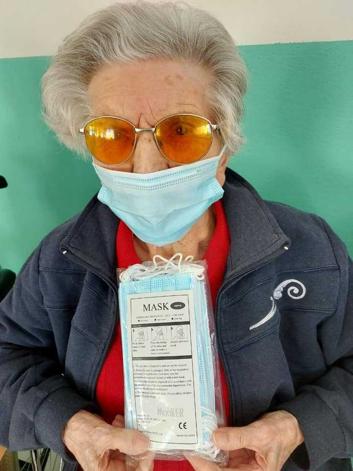 anziana mascherina