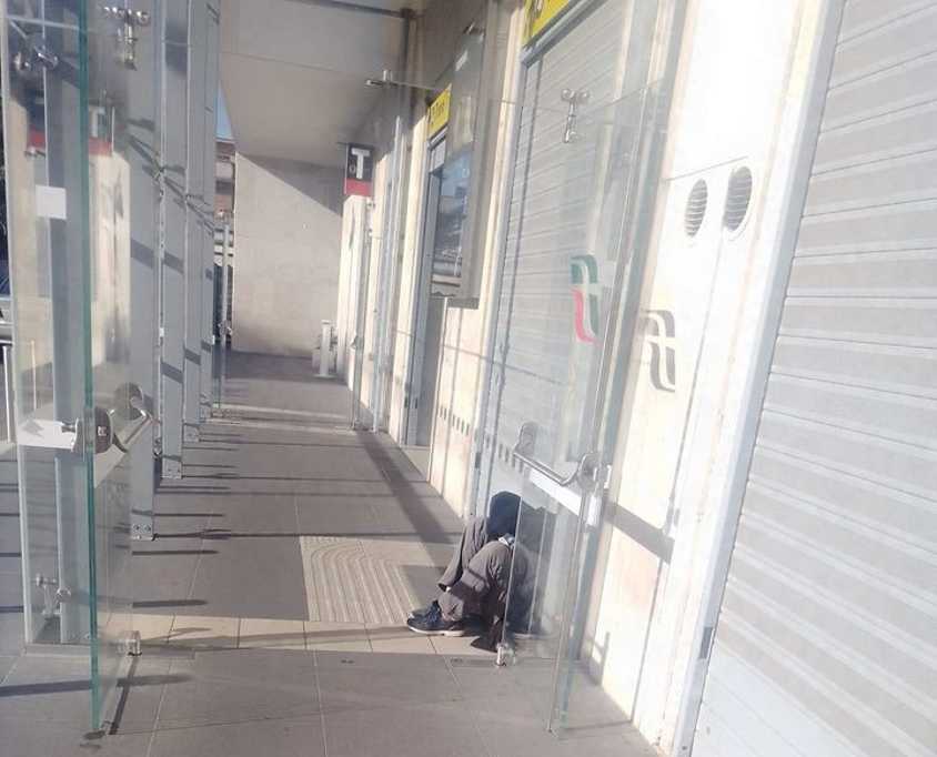 barboni senza tetto stazione ladispoli clochard 1