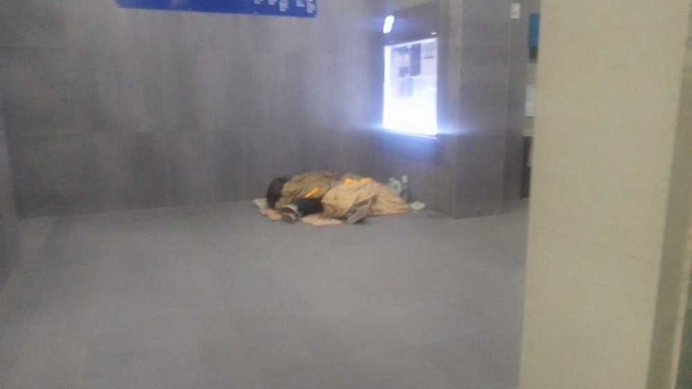 barboni senzatetto stazione ladispoli clochard 2 barboni senza tetto stazione ladispoli clochard 1