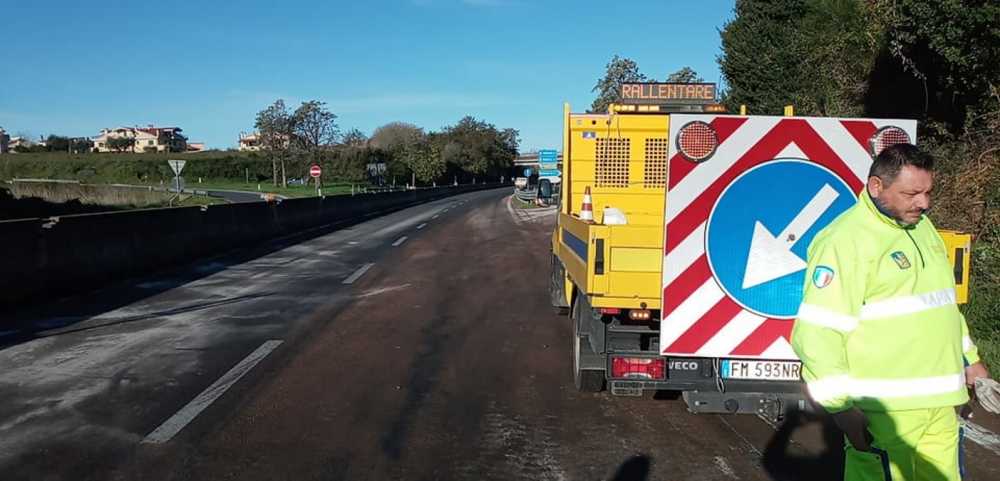 Olio di sansa finisce sull’Aurelia: squadre Anas al lavoro