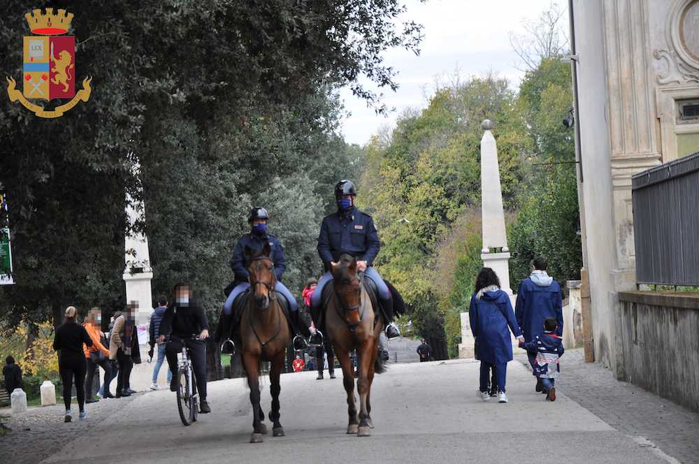 polizia cavallo roma centro covid