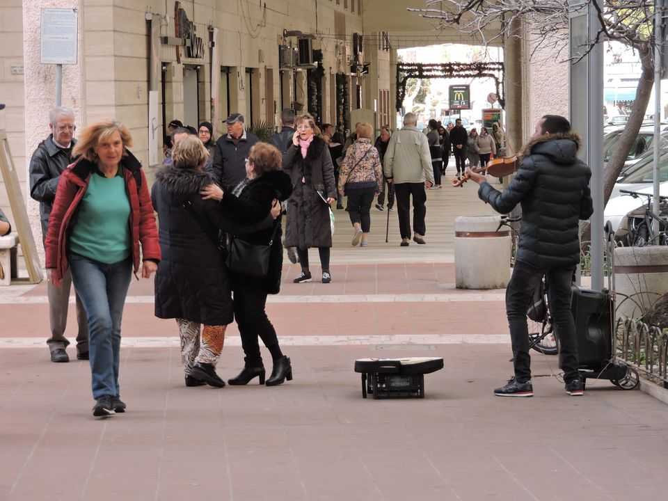 turisti croceristi corso marconi portici civitavecchia
