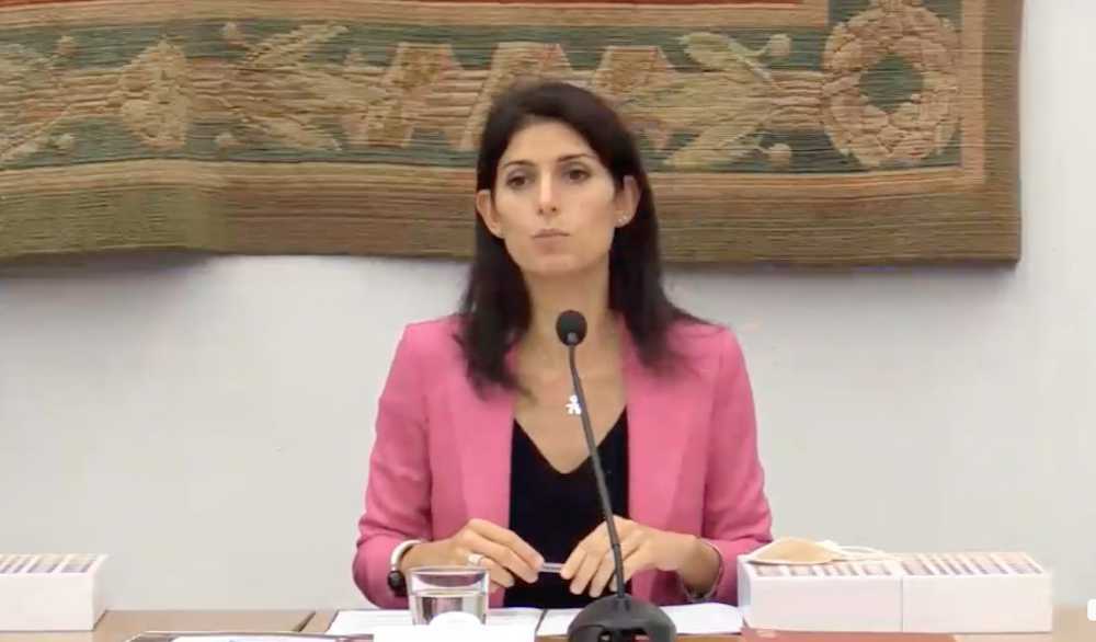 “Amami e basta”: il calendario contro la violenza sulle donne