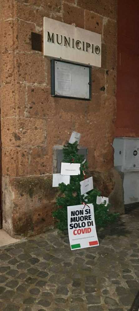 albero mascherine tricolori
