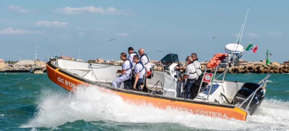 gommone bravo 120 capitaneria guardia costiera