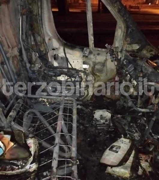 furgone fiamme bruciato cerveteri
