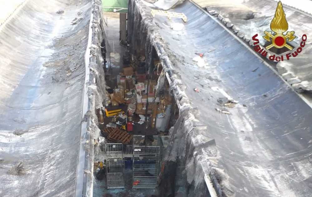 incendio capannone gls incendio capannone gls