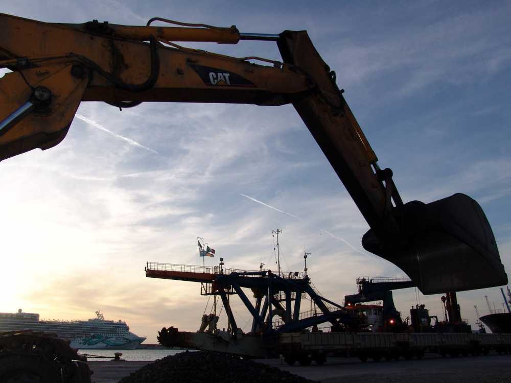 nave carbone porto civitavecchia industriale commerciale ruspa