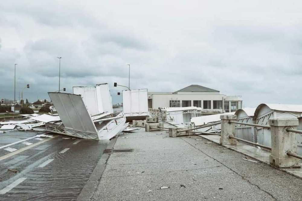 ostia baracche stabilimenti distrutte ostia baracche stabilimenti distrutte