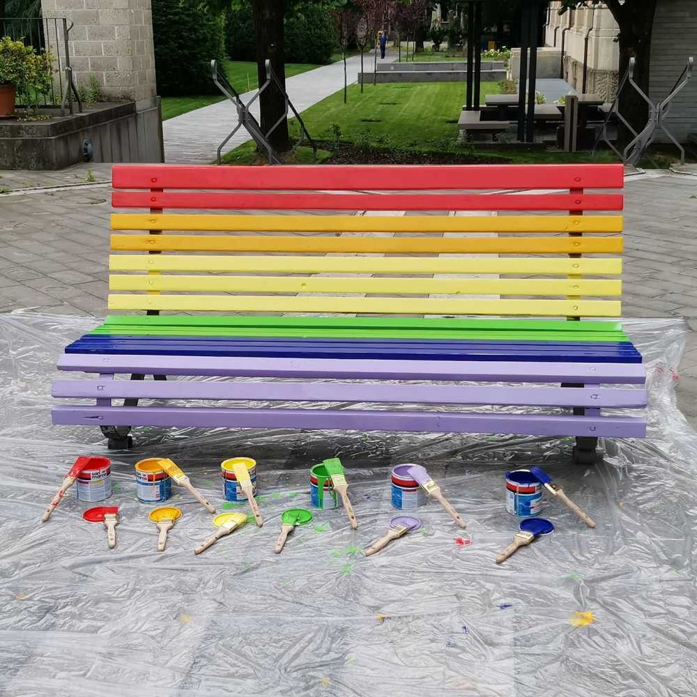 panchina arcobaleno