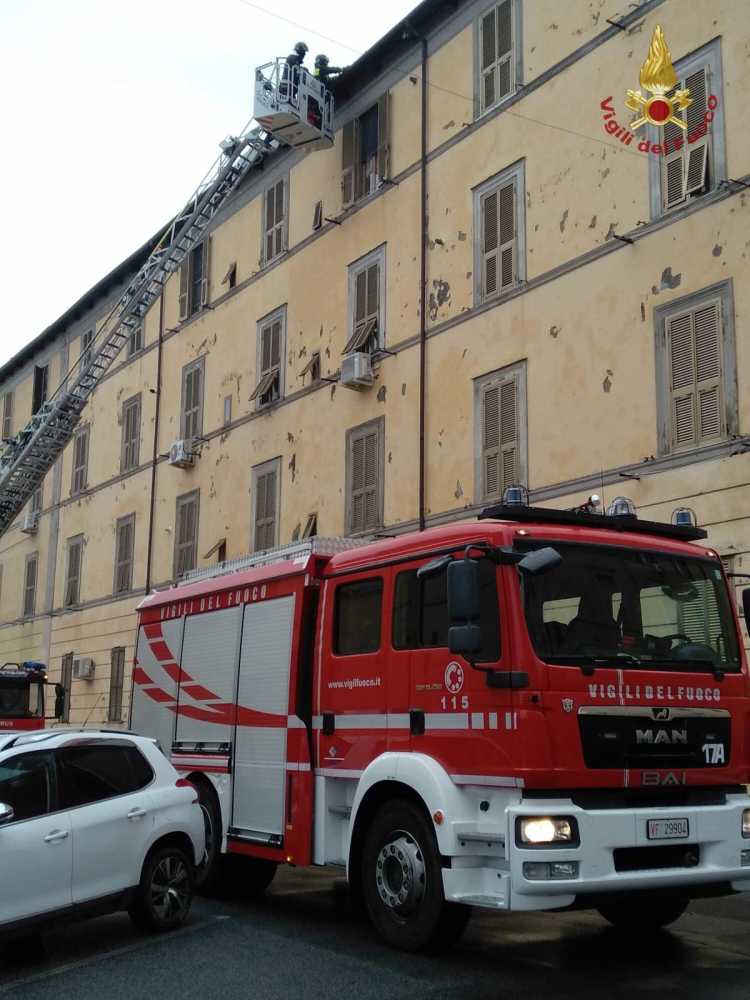 vigili del fuoco vvf civitavecchia pompieri autoscala (1) vigili del fuoco vvf civitavecchia pompieri autoscala (1)