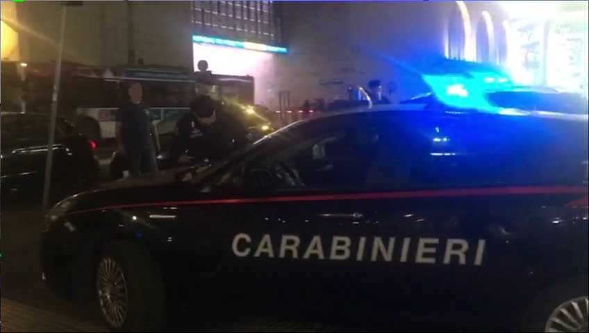 CENTRO - L'intervento dei Carabinieri a Piazza dei Cinquecento