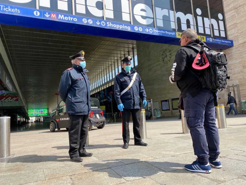 Controlli dei Carabinieri a Termini