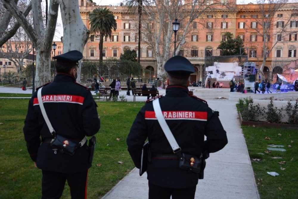 PIAZZA DANTE – Controlli a piazza Vittorio Emanuele II carabinieri PIAZZA DANTE - Controlli a piazza Vittorio Emanuele II carabinieri