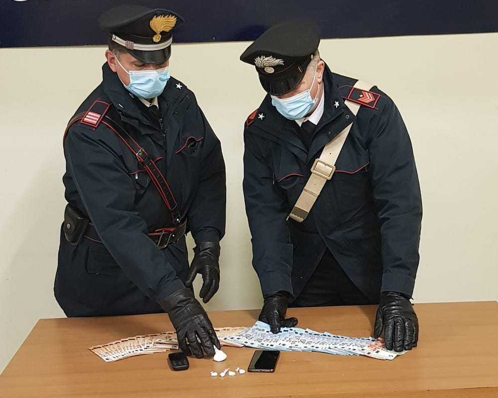 POMEZIA - La droga e il denaro sequestrati dai Carabinieri