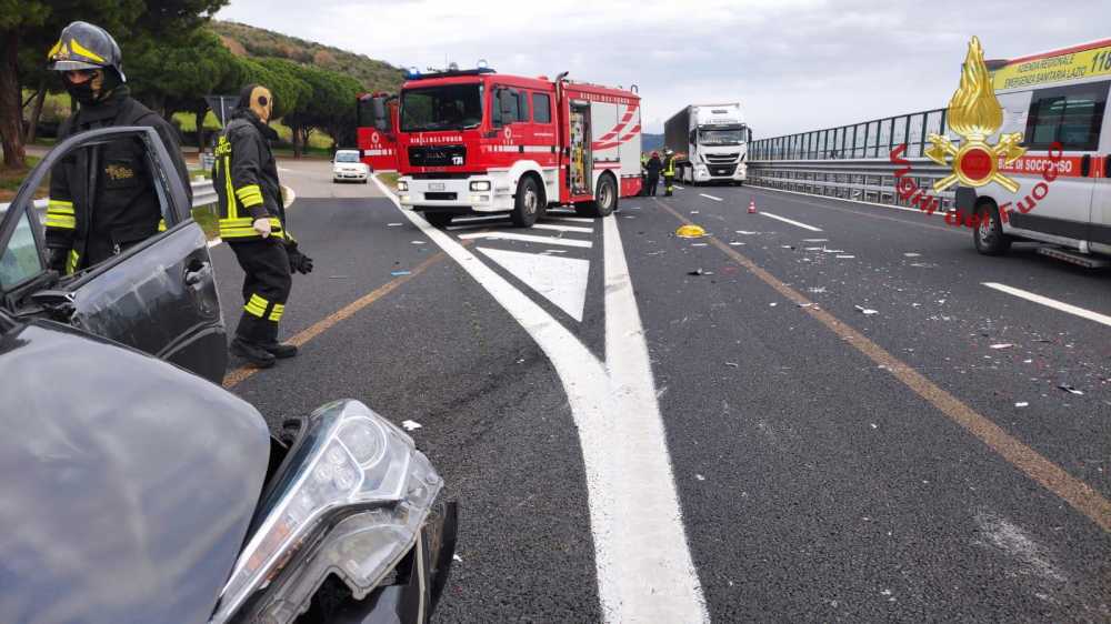 incidente a12 incidente a12 autostrada vigili fuoco pompieri vvf