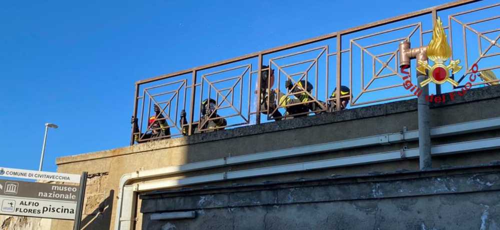 ringhiera stazione vigili fuoco vvf pompieri civitavecchia