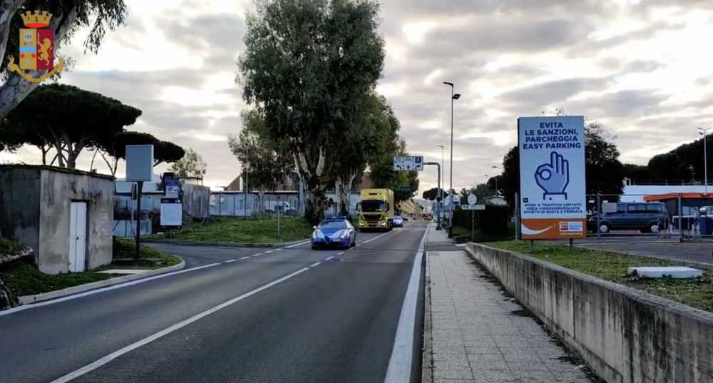 scortato vaccino polizia scortato vaccino polizia