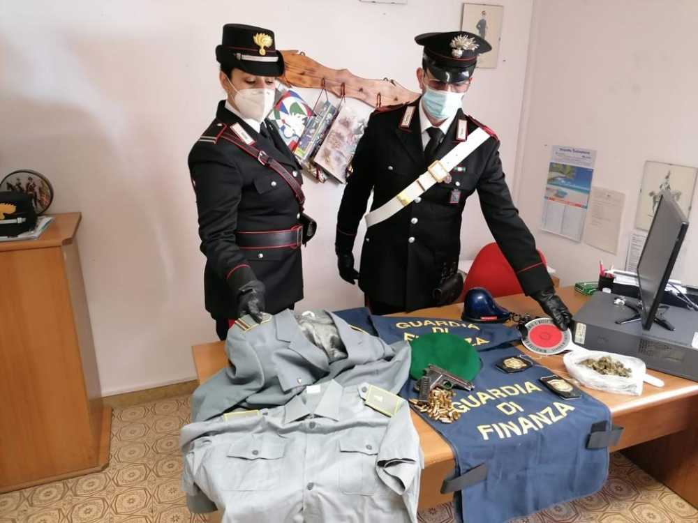 CIVITAVECCHIA – La droga, le armi e il materiale sequestrato dai Carabinieri ladispoli CIVITAVECCHIA - La droga, le armi e il materiale sequestrato dai Carabinieri ladispoli