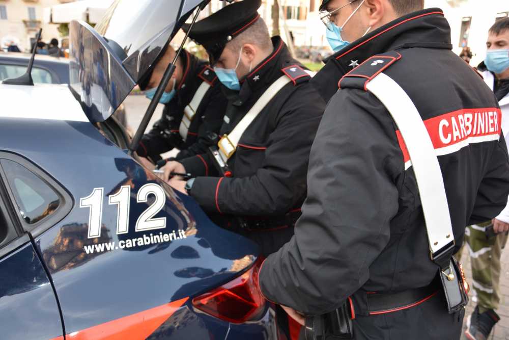Carabinieri controlli assembramenti