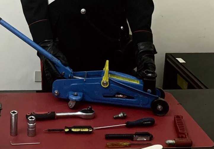 NRM – Gli arnesi da scasso sequestrati dai Carabinieri NRM - Gli arnesi da scasso sequestrati dai Carabinieri