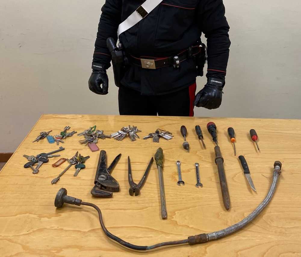 PARIOLI – Gli arnesi sequestrati dai Carabinieri PARIOLI - Gli arnesi sequestrati dai Carabinieri