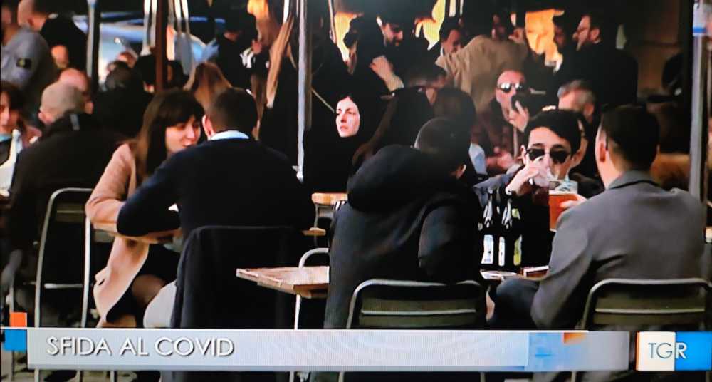 assembramenti tavoli movida assembramenti tavoli movida