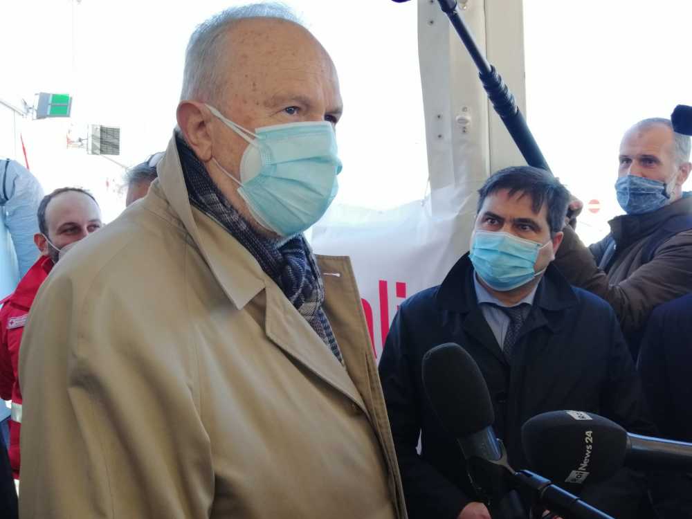 fiumicino zona rossa centro vaccini aeroporto montino