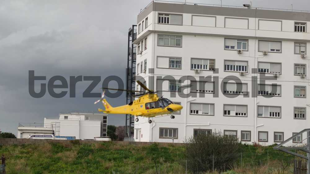 Cade dalla bici e sbatte la testa contro la fontana: dramma sfiorato ad Allumiere