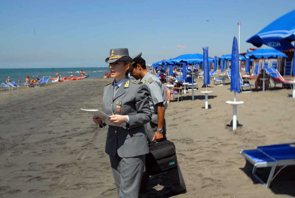 finanzieri finanza spiaggia