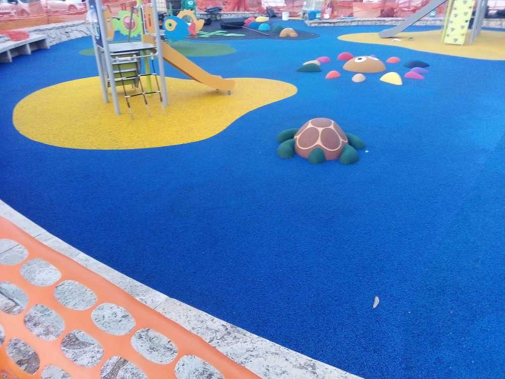 parco giochi piazza domitilla ladispoli (1) parco giochi piazza domitilla ladispoli (2)