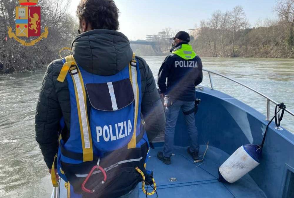È un giapponese l’uomo trovato morto nel Tevere a Fiumicino