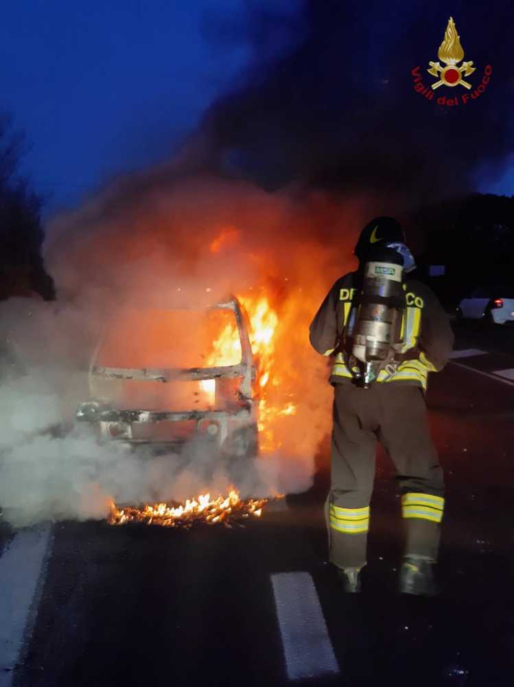 santa severa vvf vigili fuoco pompieri auto fiamme santa severa vvf vigili fuoco pompieri auto fiamme