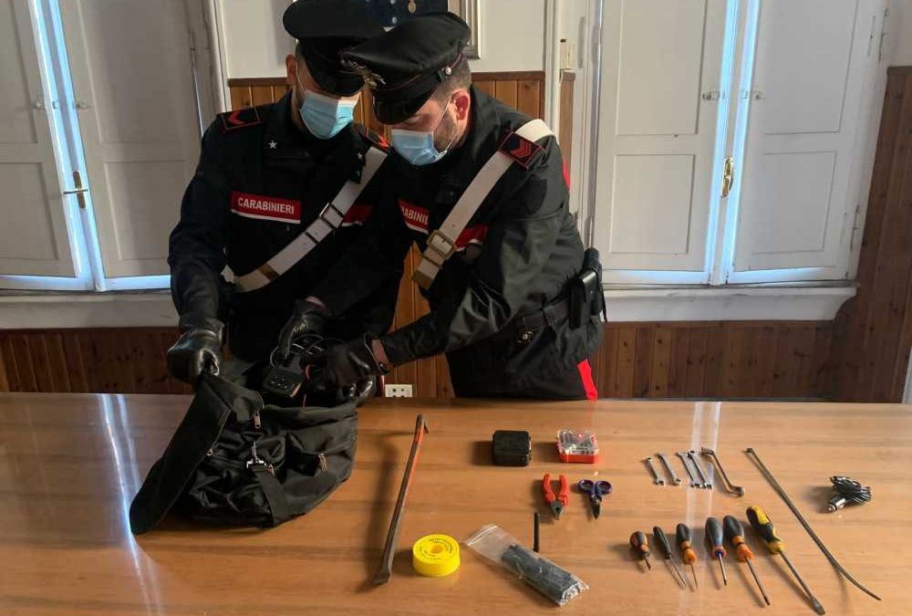 Roma, Aventino: “Kit da scasso” nell’auto, denunciati dai Carabinieri