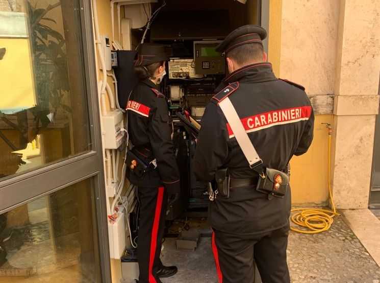 assalto al bancomat