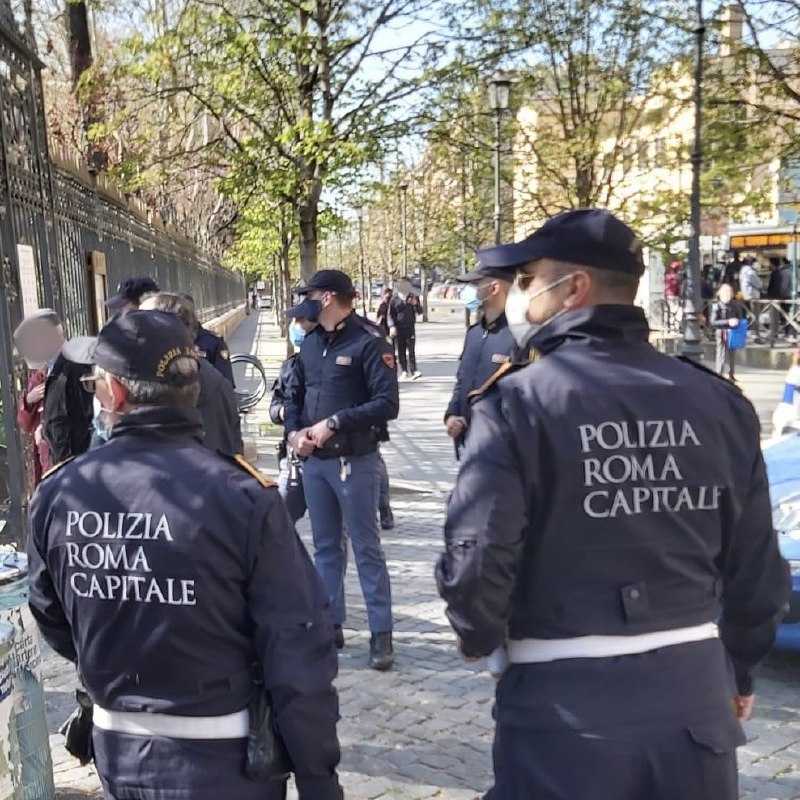 Controlli piazza Vittorio Polizia Locale Controlli piazza Vittorio Polizia Locale