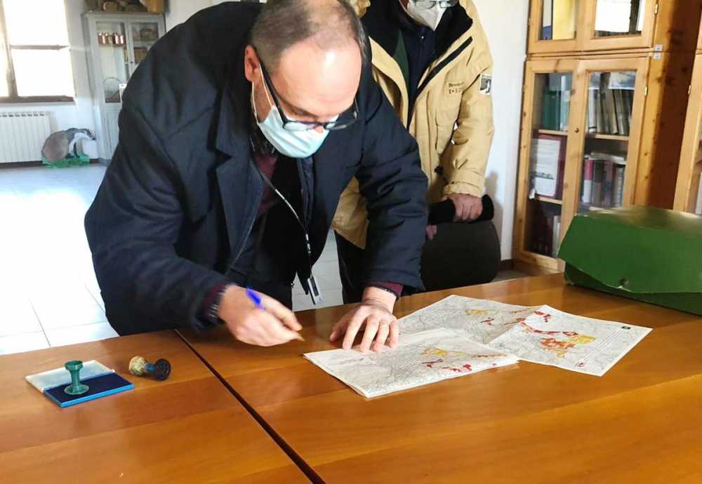 Firma accordo Stefano Ciferri Firma accordo Stefano Ciferri