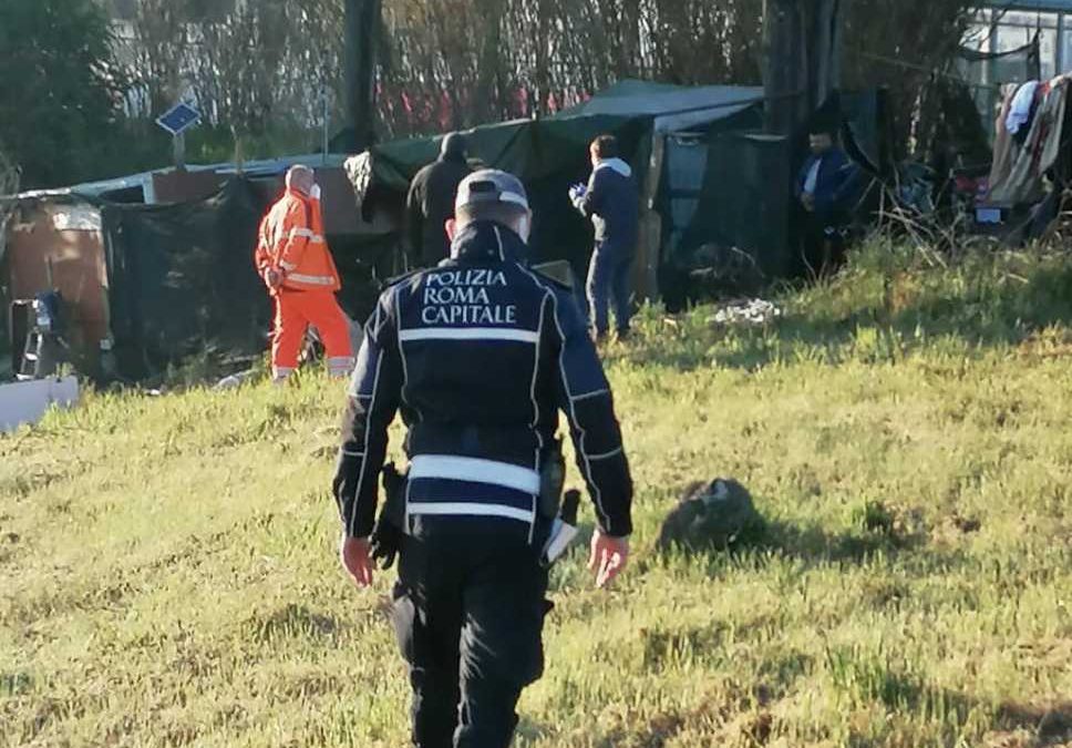 Cinecittà Est, liberata area da insediamento abusivo Fermate 4 persone